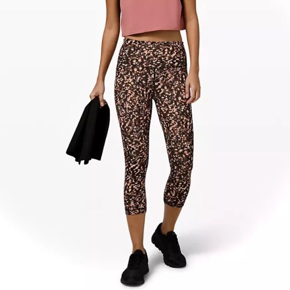 Lululemon Invigorate High-Rise Crop in Motion Flux Multi | SZ 2